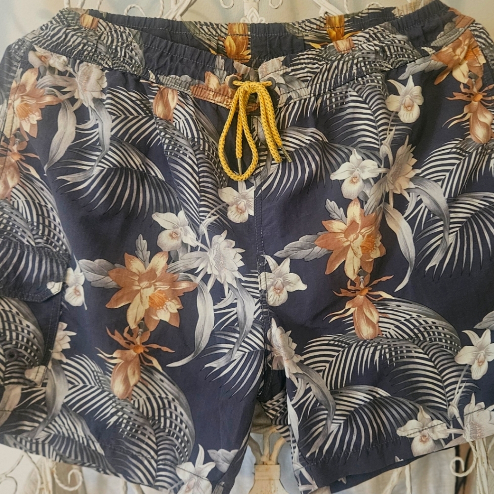 Tommy Bahama Swim Trunks  Tropical Floral Print  Size XL